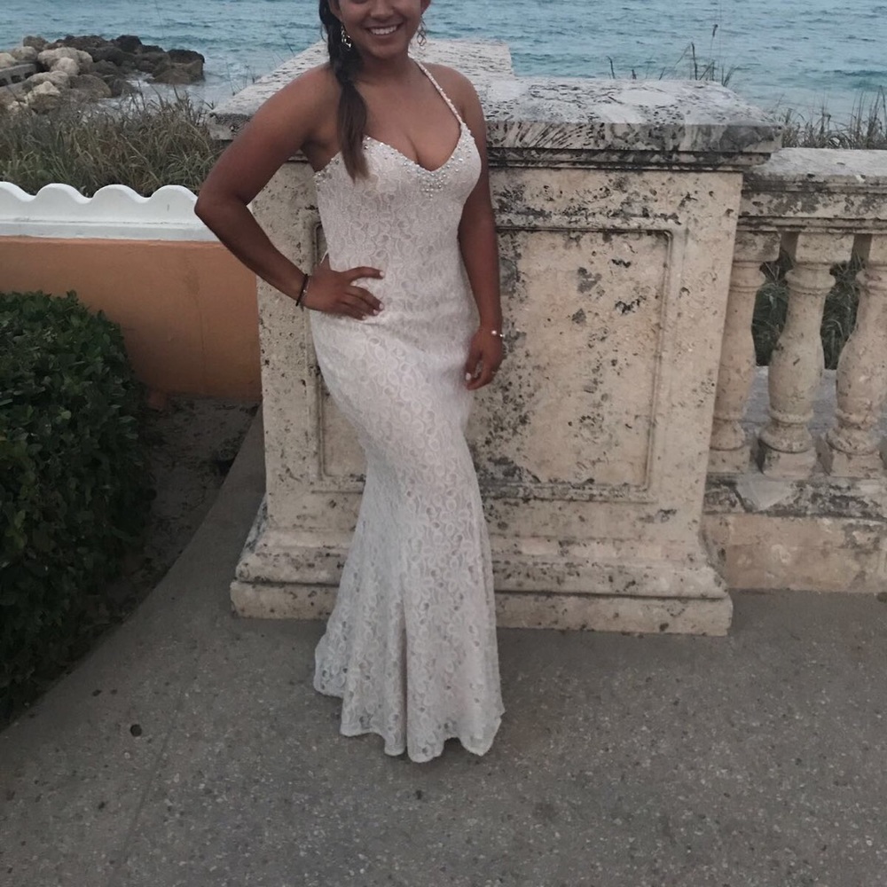 Long white backless dress - Picture 2 of 3